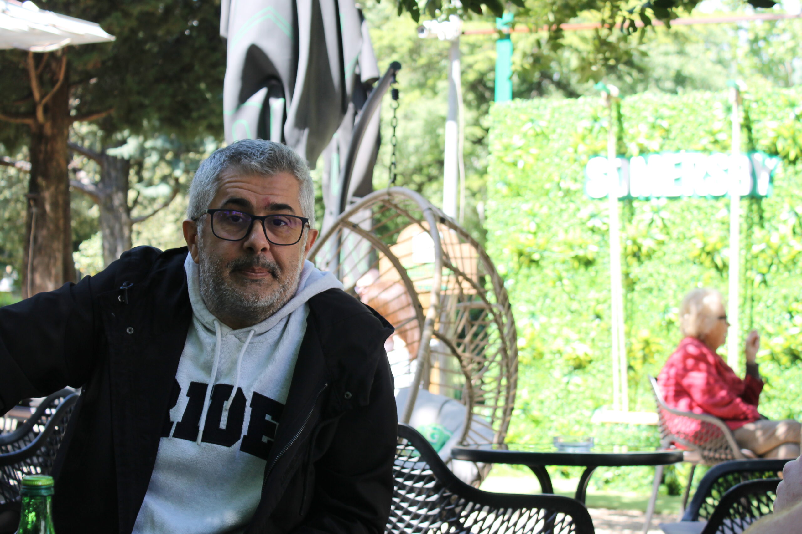 Depuis 5 ans, Marin Bago, président de l'association Futura, attend que le tribunal cantonal donne suite à sa plainte contre la municipalité accusée d'une mauvaise gestion de la décharge.