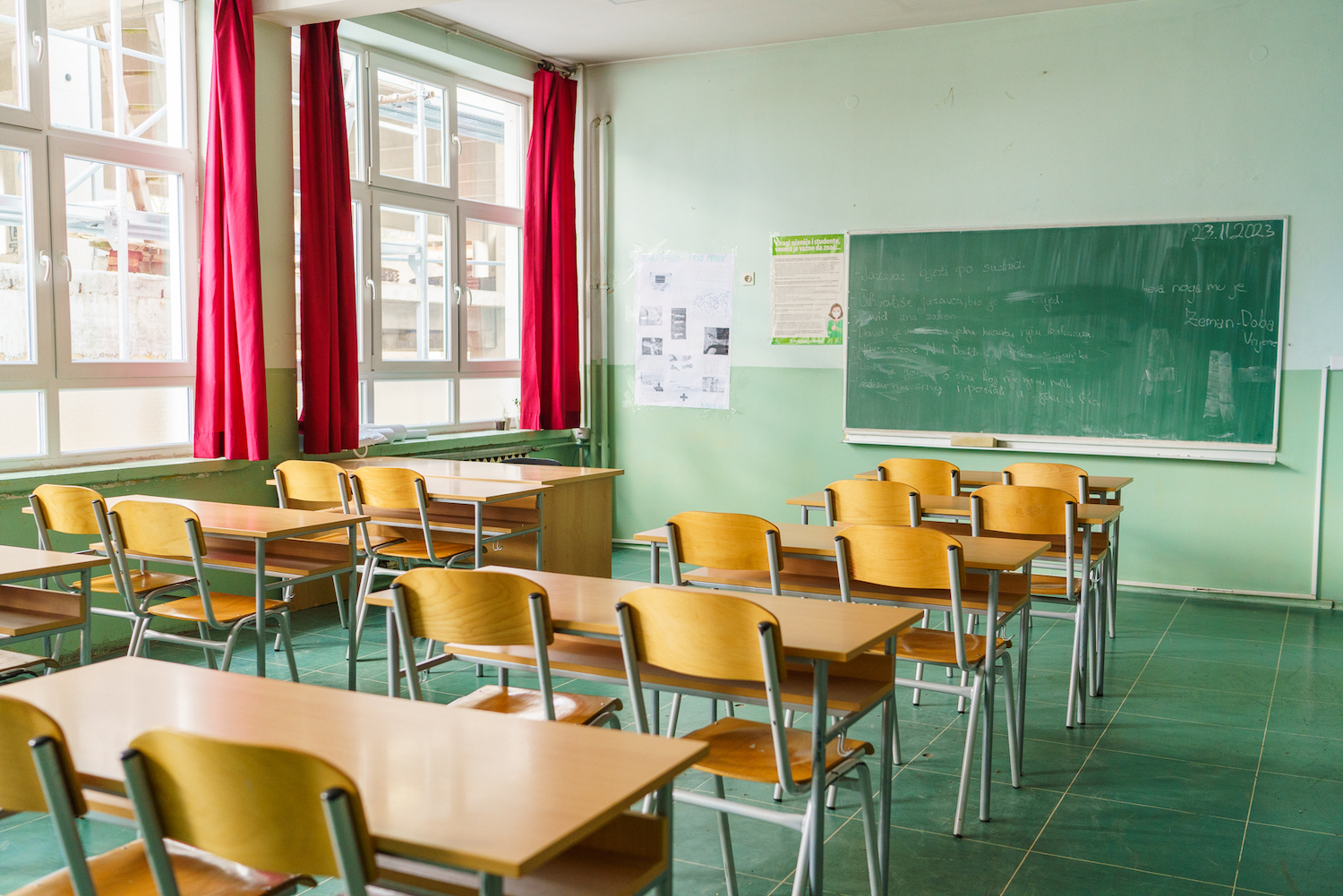 Bosnie-Herzégovine : un système éducatif à bout de souffle et des écoles qui ferment