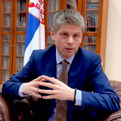 Arnaud Gouillon, entremetteur entre la diaspora serbe et l’extrême-droite