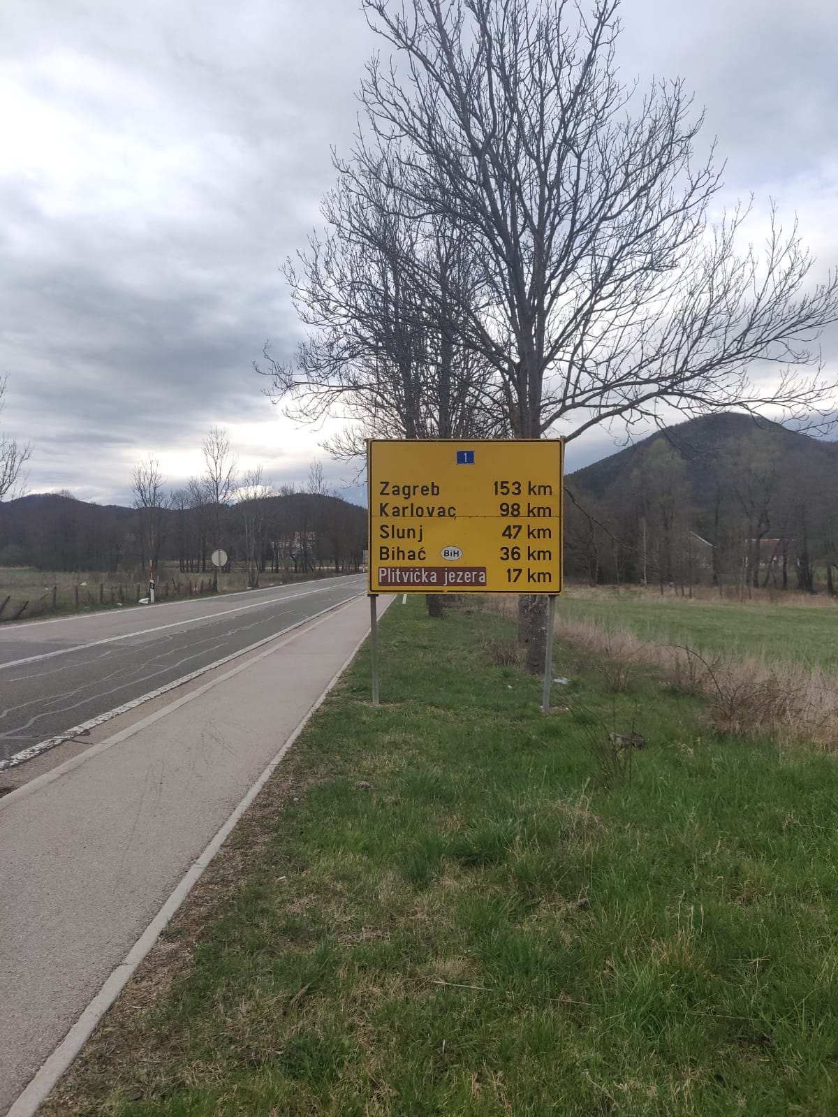 Blog • De la Korana à l’Una : les touristes, les habitant·e·s et les exilé·e·s