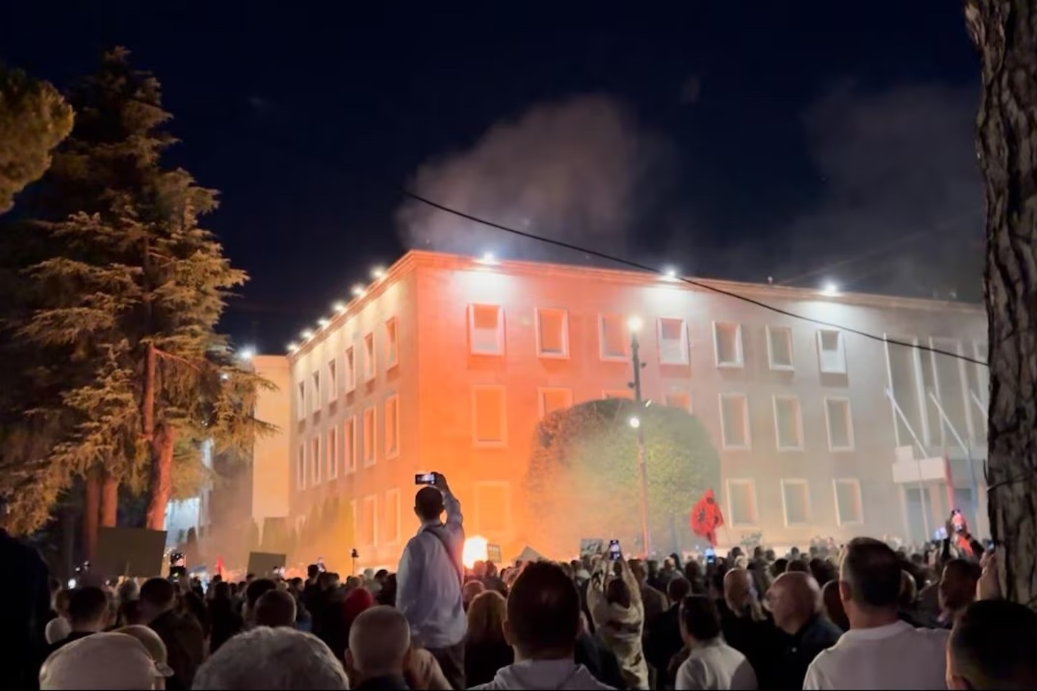 «Rendre l&rsquo;Albanie à nouveau libre» : l&rsquo;opposition manifeste sa colère à Tirana