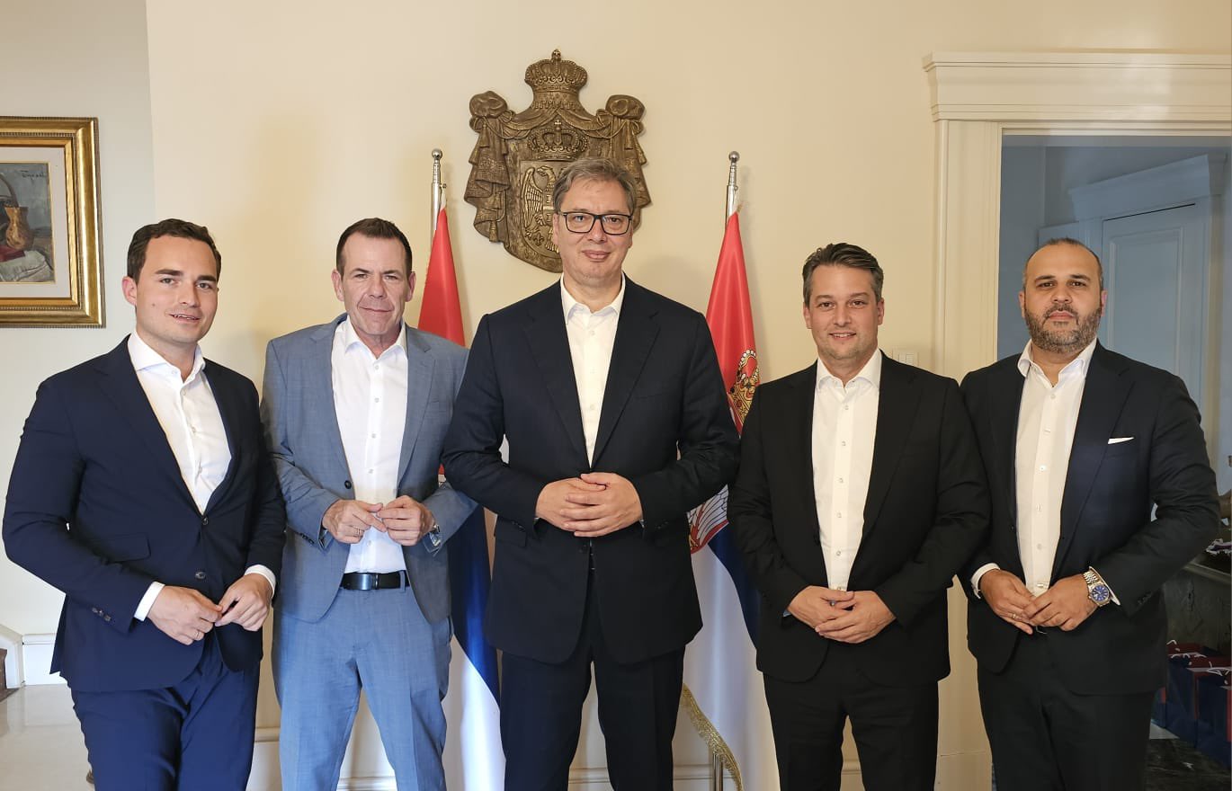 Serbie : les liens étroits du parti de Vučić avec l&rsquo;extrême droite autrichienne