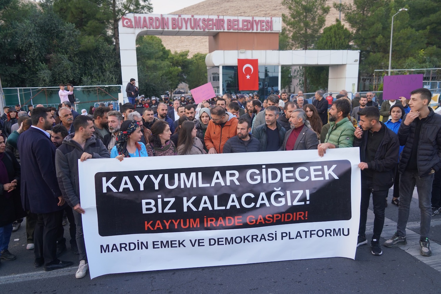 Turquie : le régime Erdoğan destitue des maires kurdes en les accusant de terrorisme