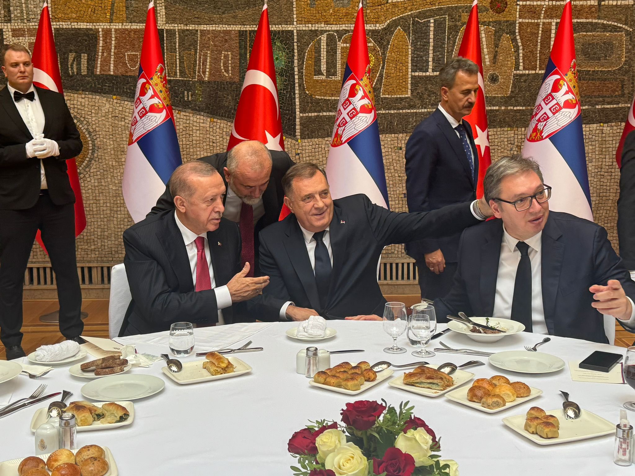 Pourquoi la Turquie «construit des usines en Serbie et des mosquées en Bosnie»