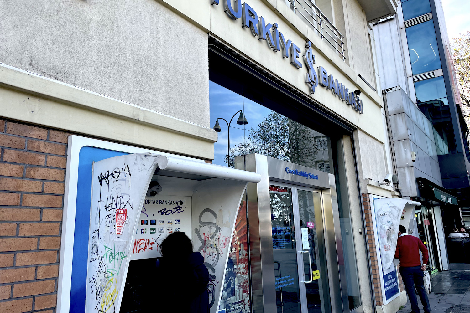 Turquie : face à l&rsquo;hyperinflation, des vies à (cartes de) crédit
