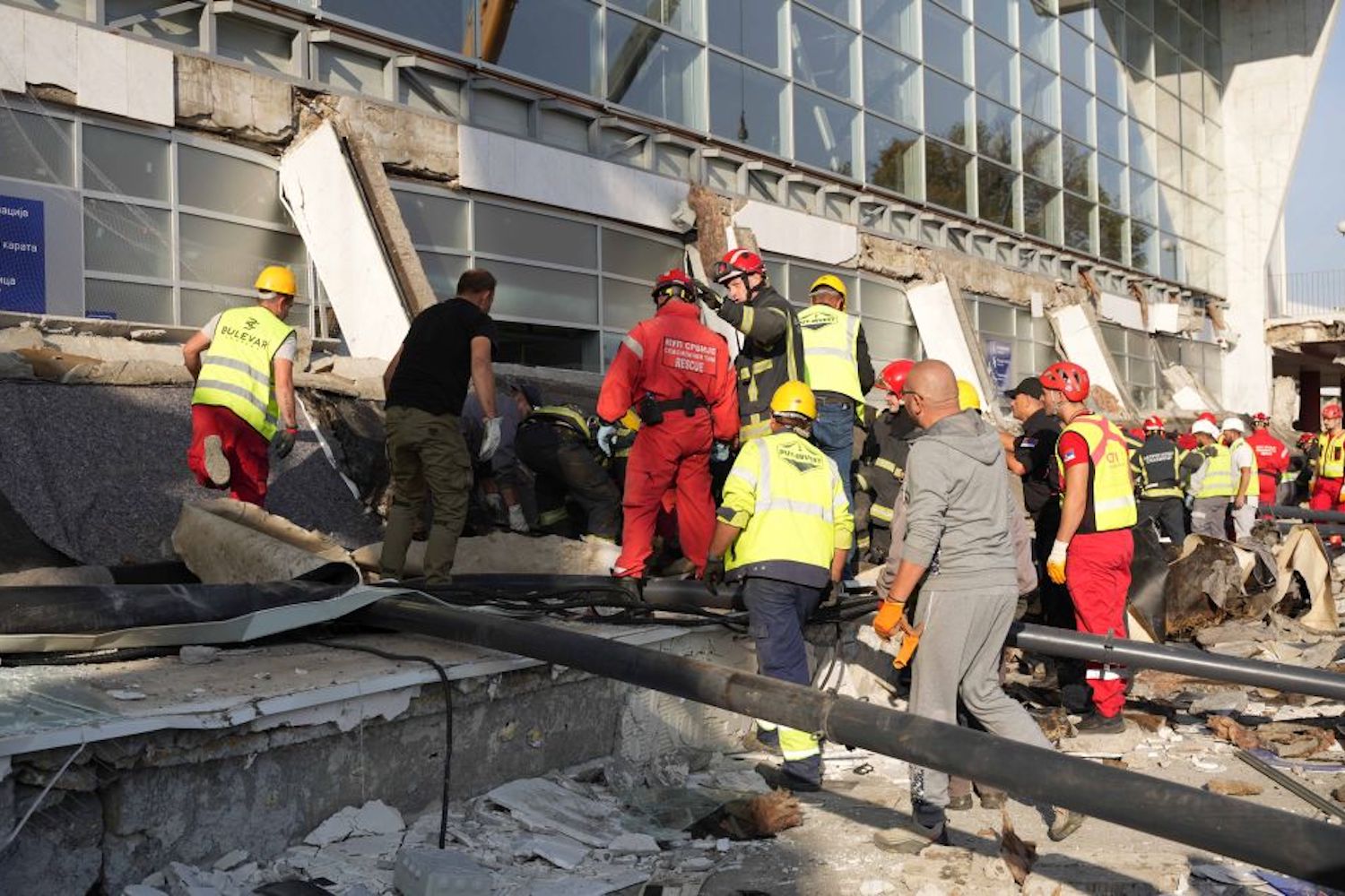 Serbie : quatorze morts dans l&rsquo;effondrement du toit de la gare de Novi Sad