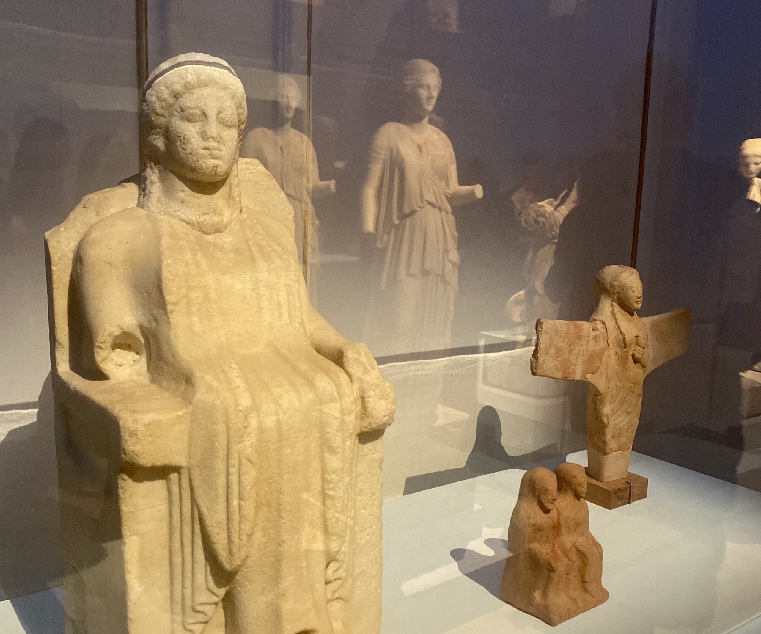 Grèce : cette exposition qui fait sortir de l&rsquo;ombre les femmes des Cyclades