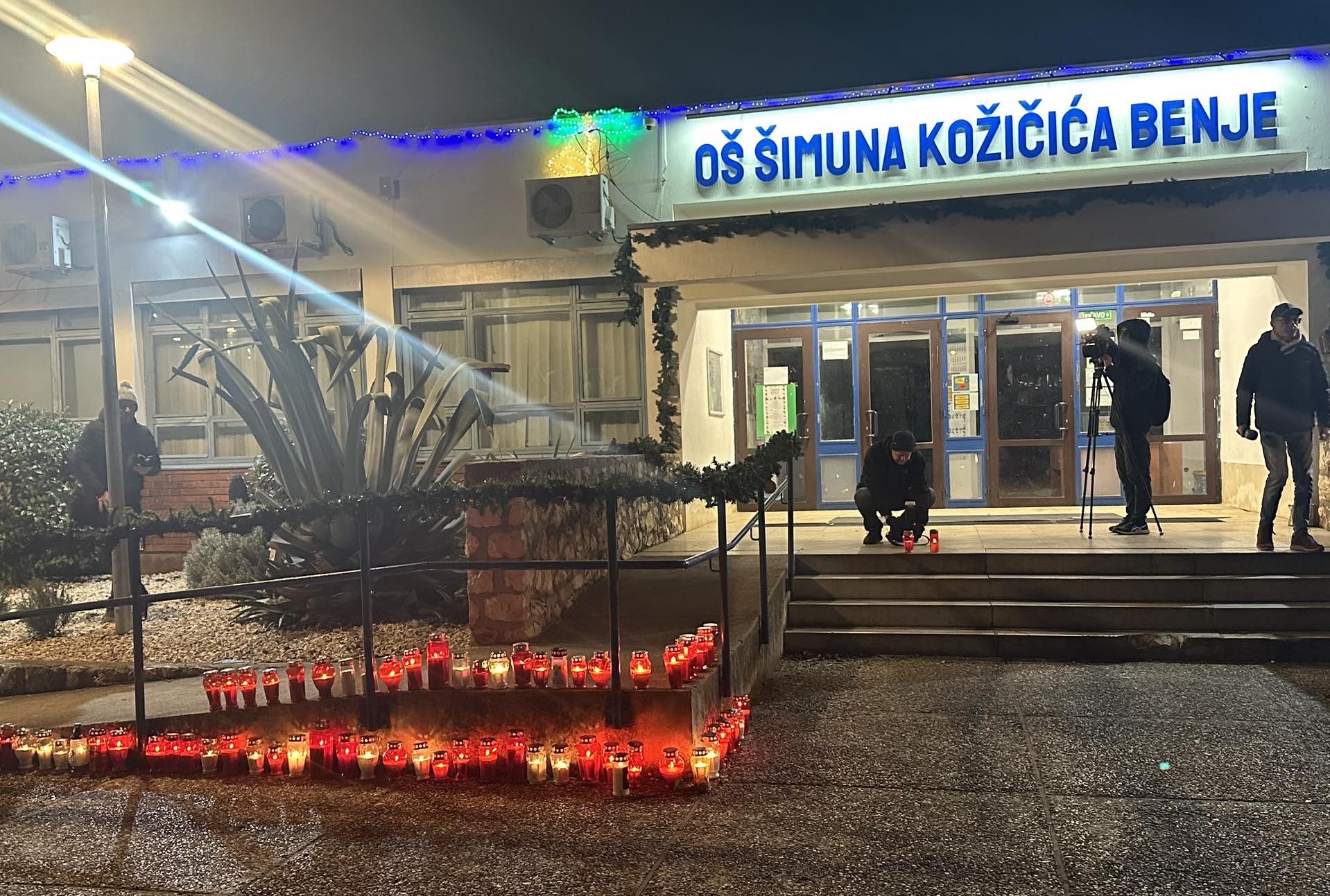 Le 23 décembre devant une école primaire de Zadar.