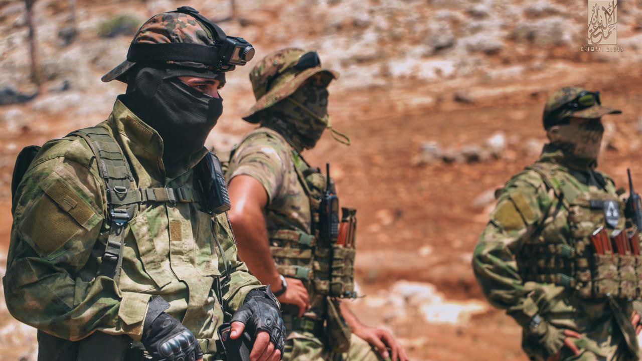 Des combattants du Xhemati Alban sur cette image diffusée par le groupe.