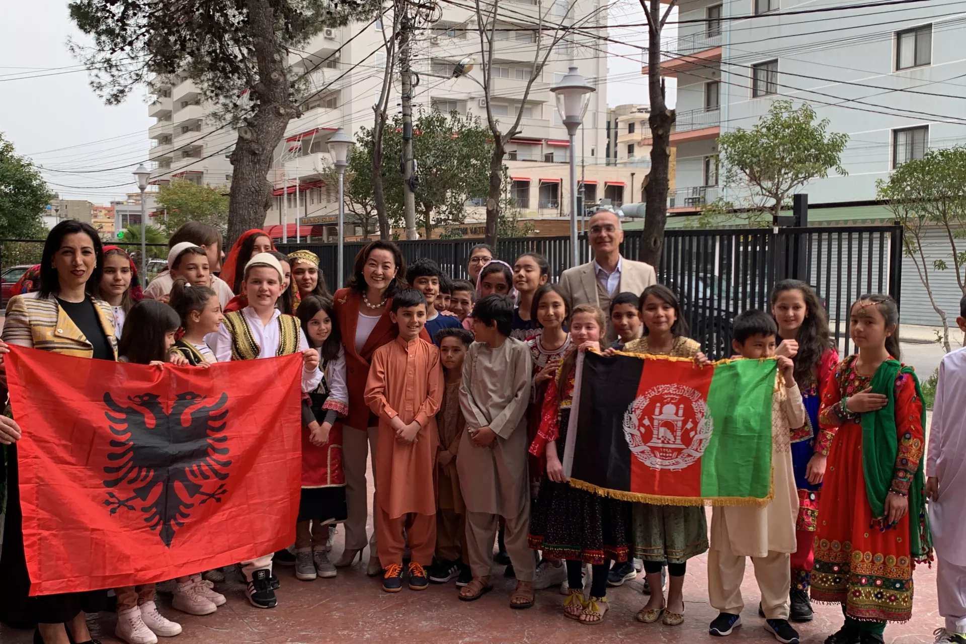 Enfants afghans à Durrës en avril 2022