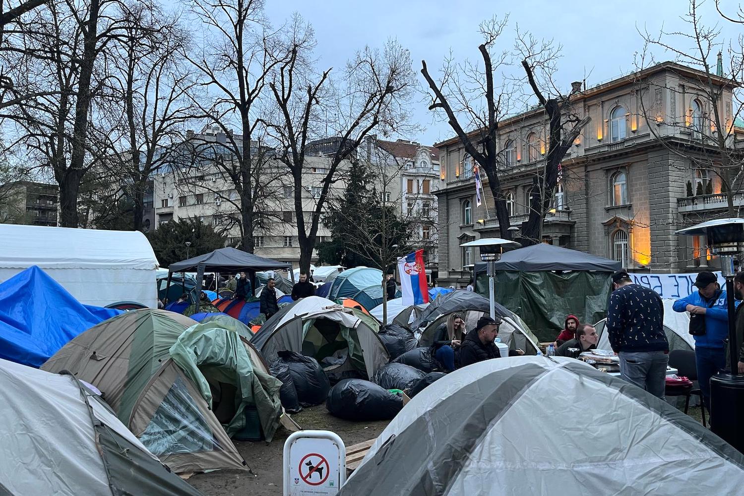 Serbie : pseudo-étudiants et anciens combattants au secours de Vučić