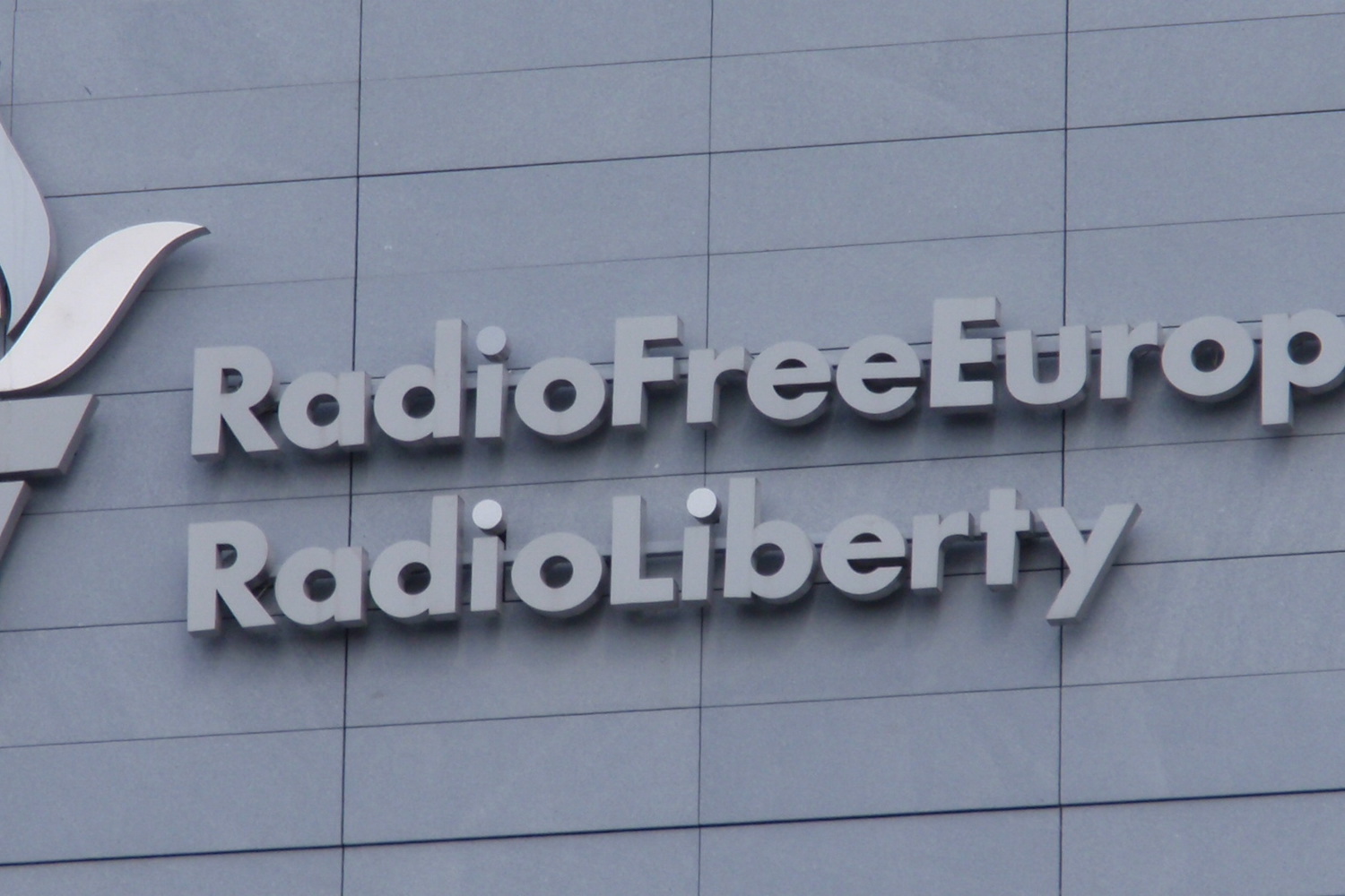 Libertés des médias : Trump coupe les crédits de Radio Free Europe