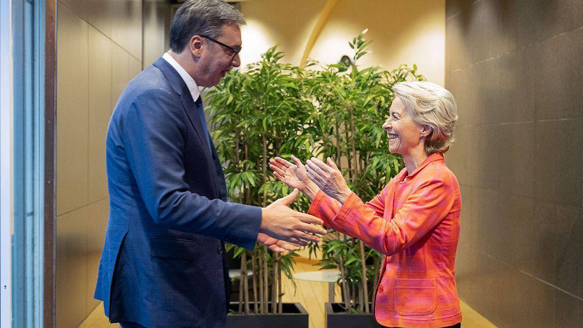 Alors que l’étau se resserre autour des médias et des journalistes en Serbie, l’Union européenne ne peut plus détourner le regard