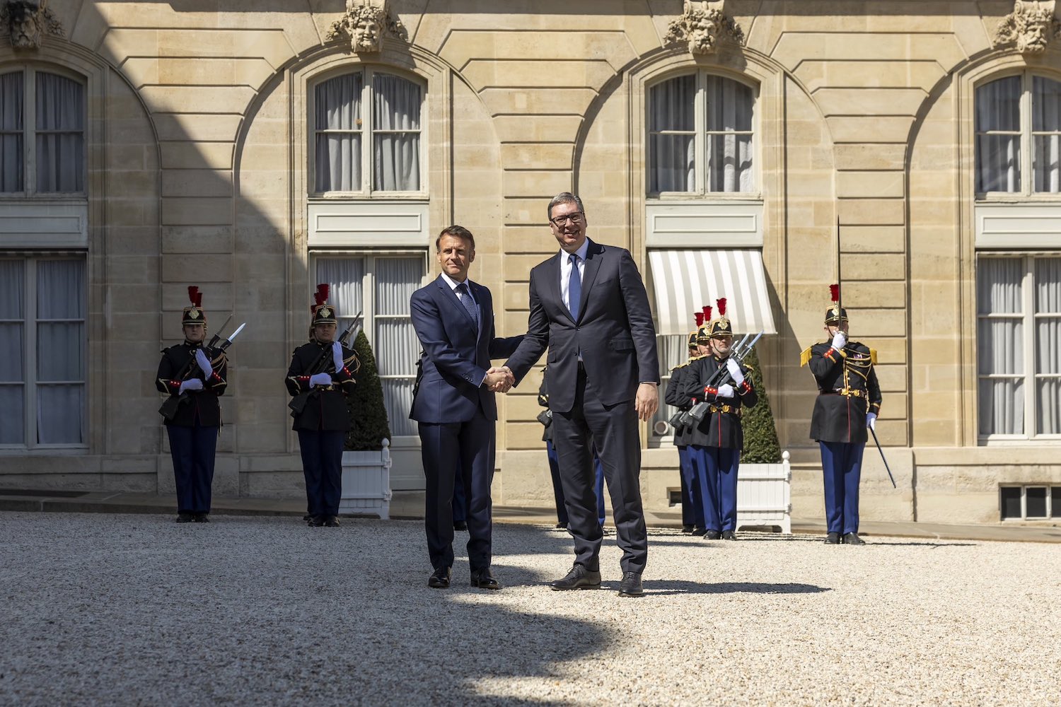Serbie : indignée, l&rsquo;opposition démocratique écrit à Emmanuel Macron