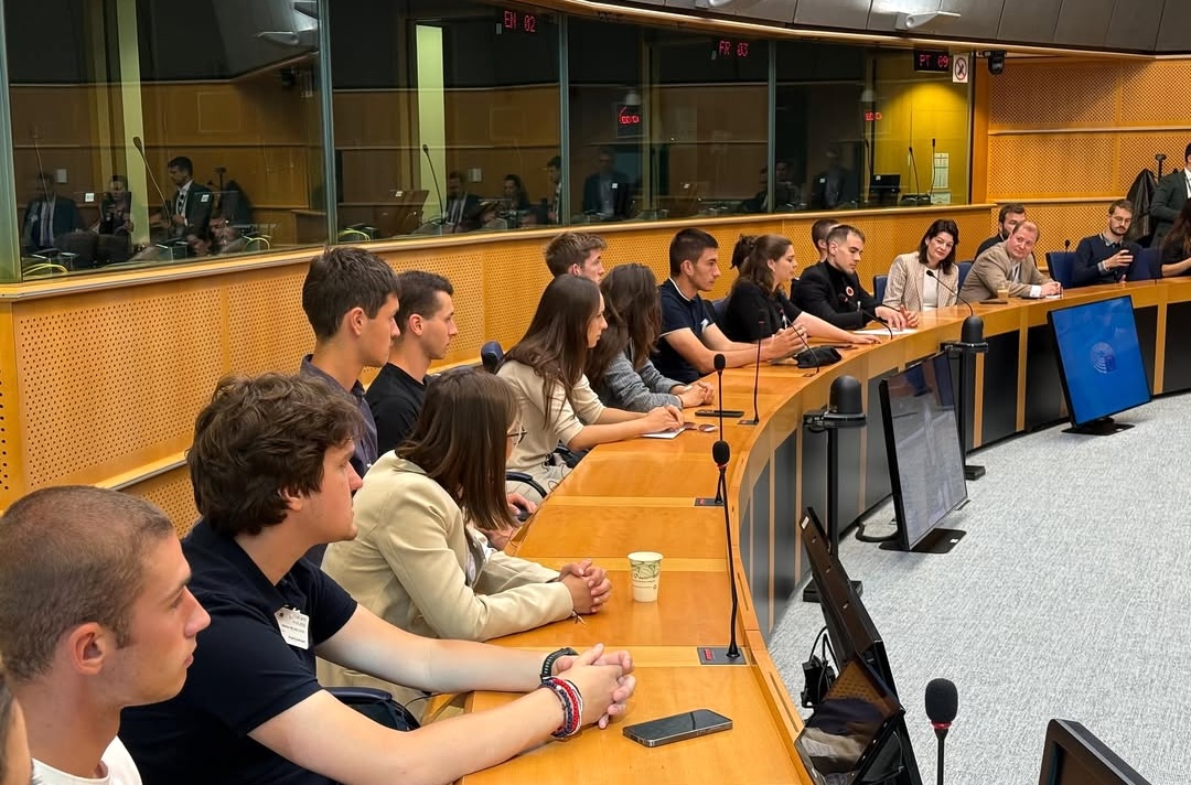 Serbie : les étudiants marathoniens reçus au Parlement européen