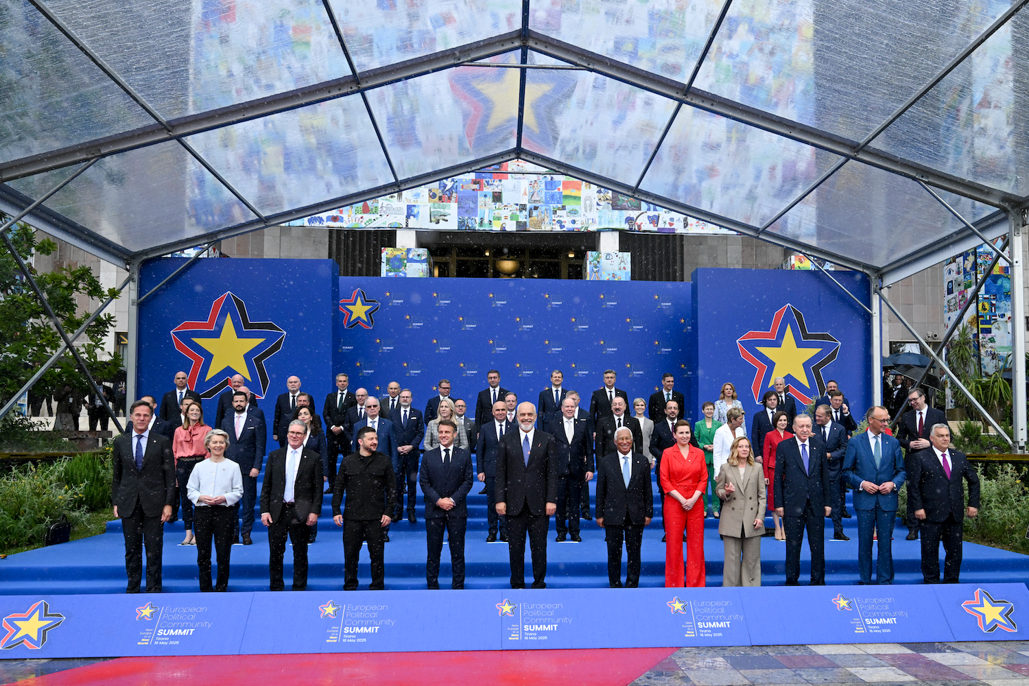 Tirana, capitale d’une Europe en quête d’unité… et d&rsquo;une Albanie divisée