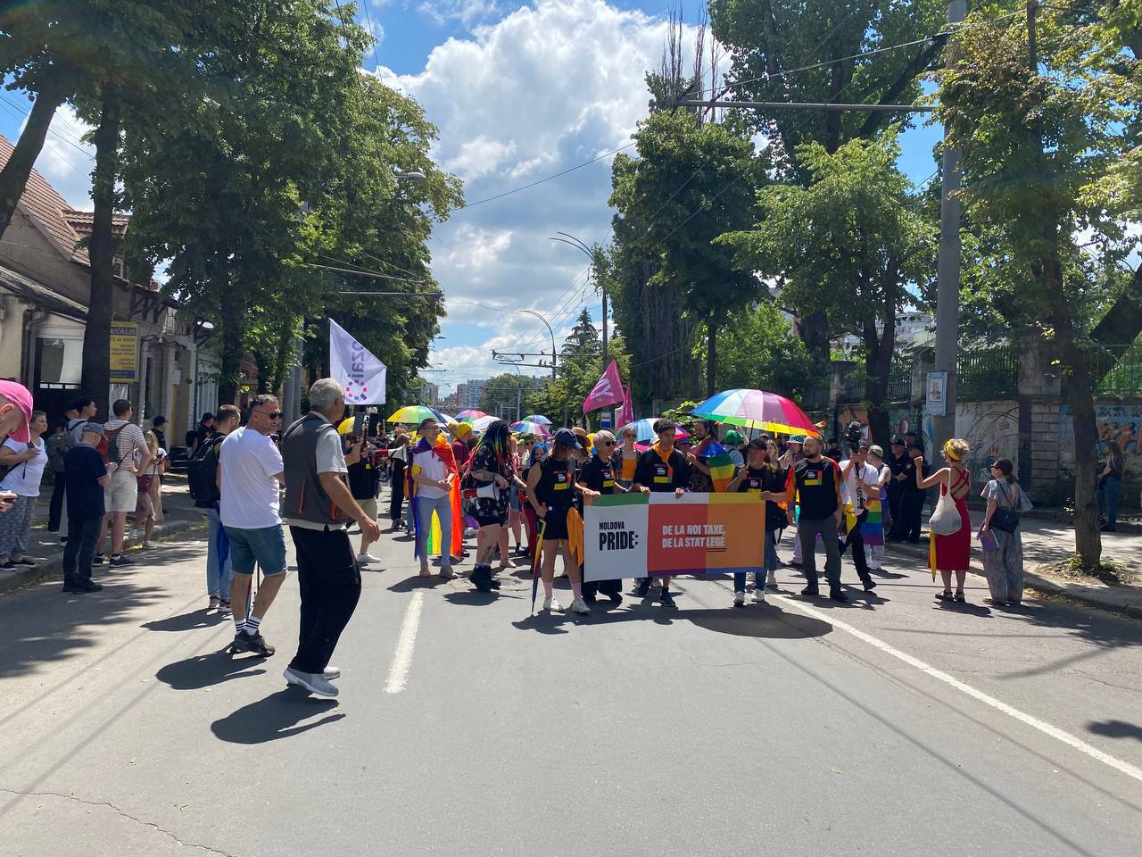 Moldavie : la marche des Fiertés brave l’interdiction et une contre-manifestation