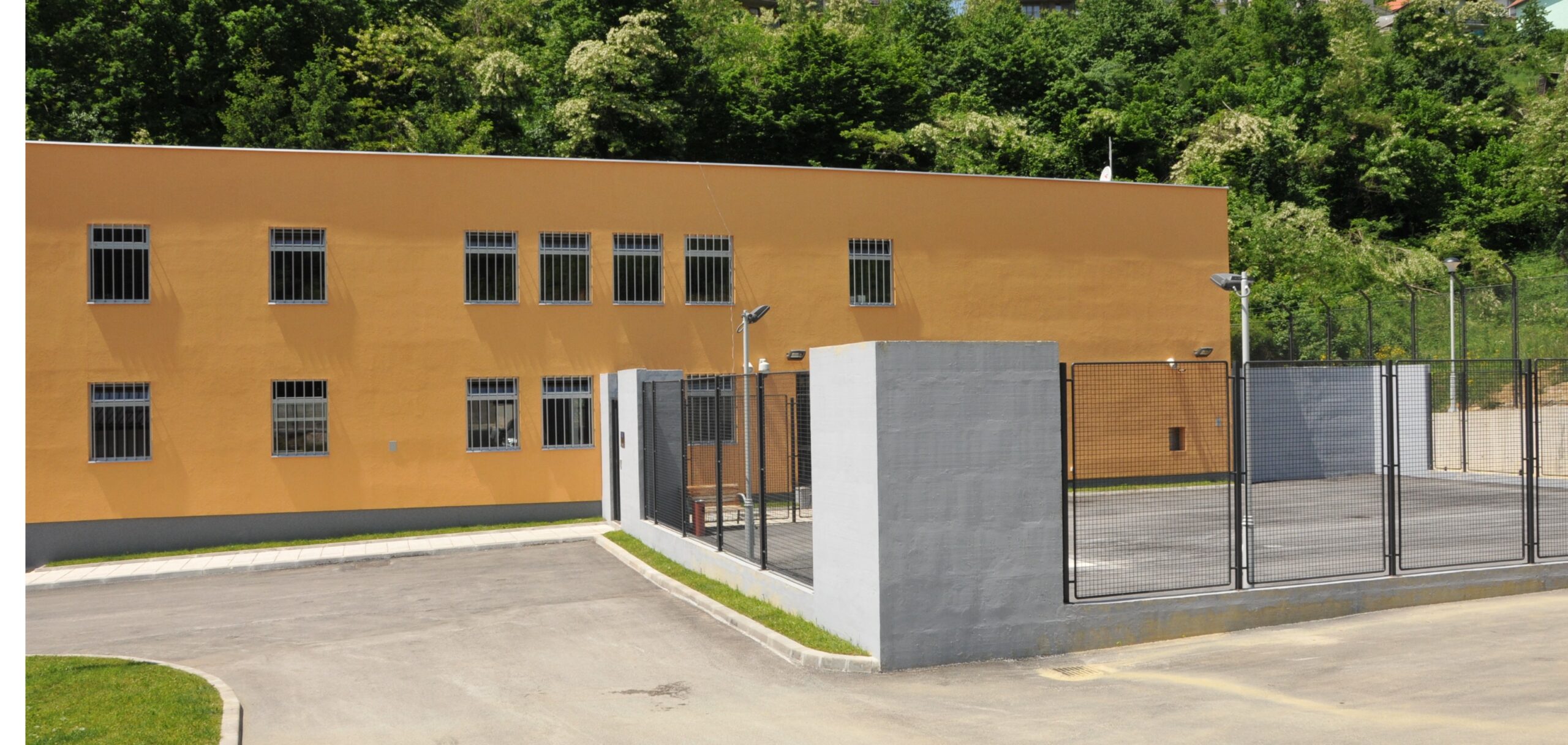 Le centre pour migrants de Lukavica