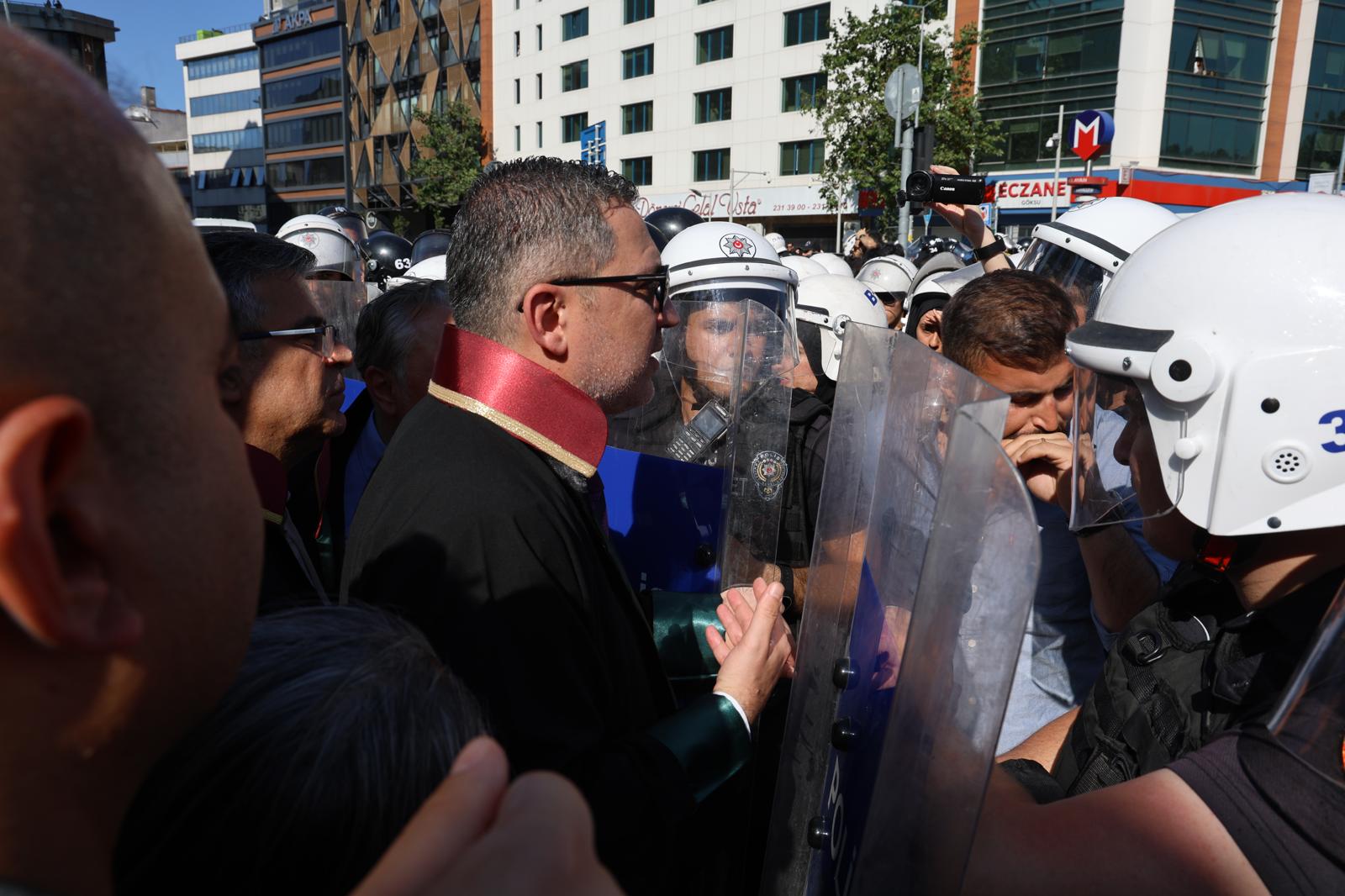 En Turquie, le pouvoir continue ses arrestations