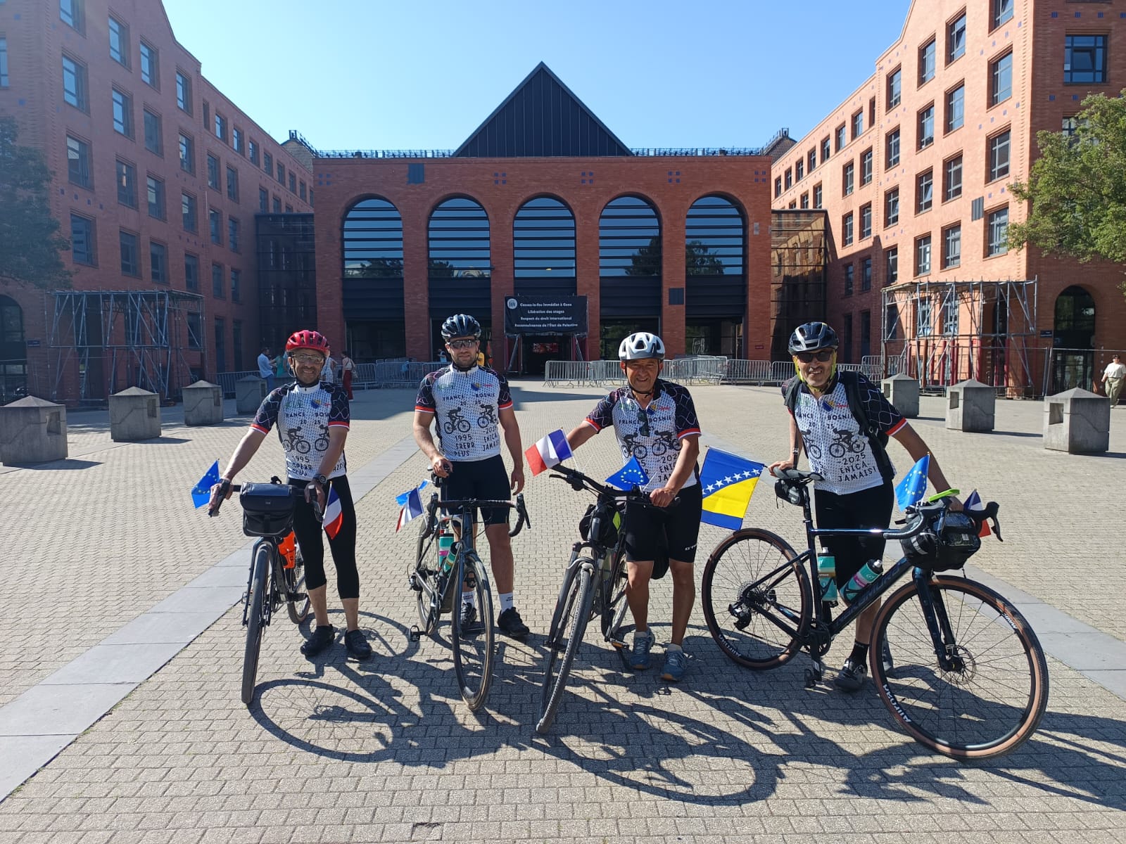 Maubeuge – Srebrenica à vélo : voyage en mémoire des victimes d&rsquo;un génocide
