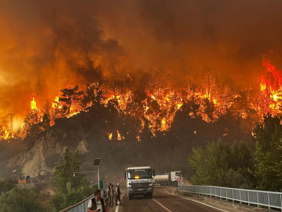 La Turquie en proie aux flammes, déjà une quinzaine de morts