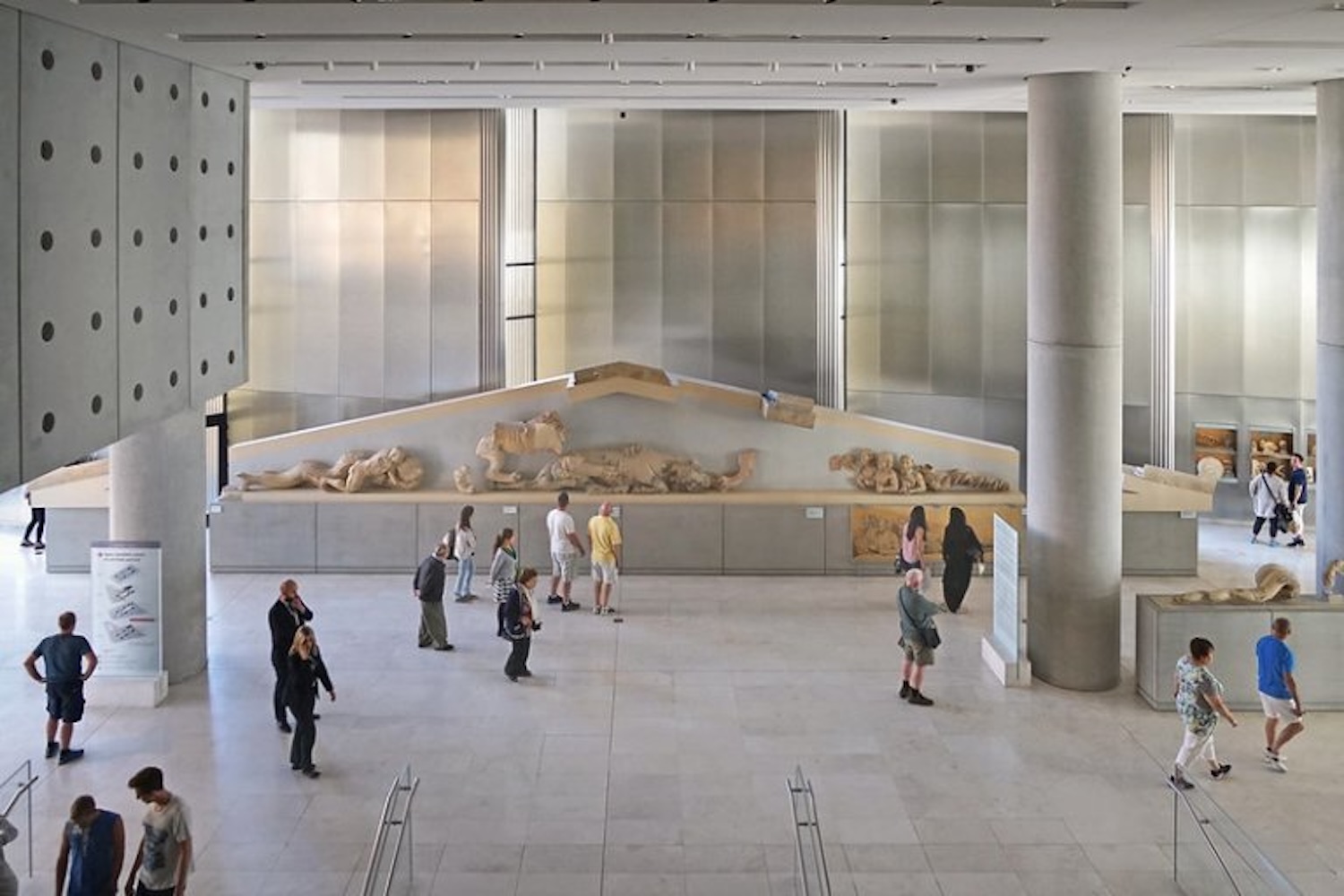 Après le vol du Louvre, la Grèce veut déployer 300 policiers dans ses musées