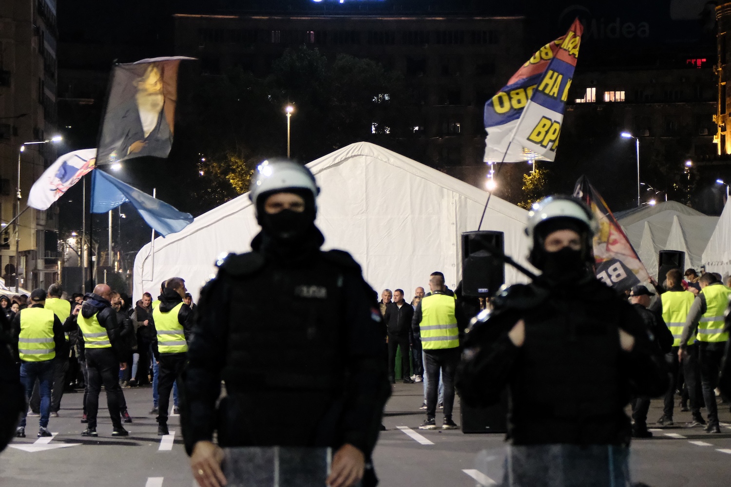 Serbie : voyous, hooligans et anciens criminels au service de Vučić