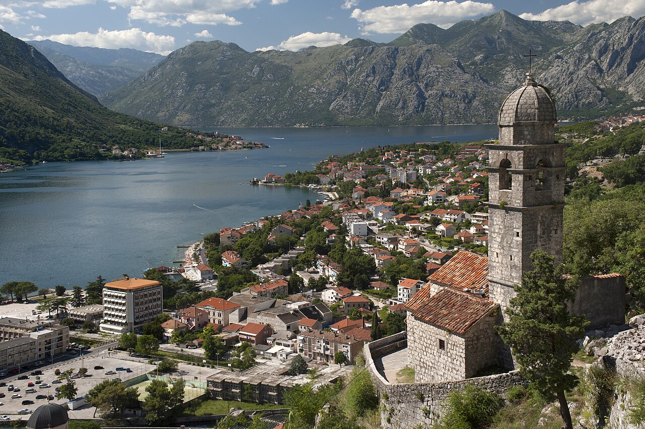 Monténégro : une Lex specialis pour geler les constructions dans la Bouche de Kotor