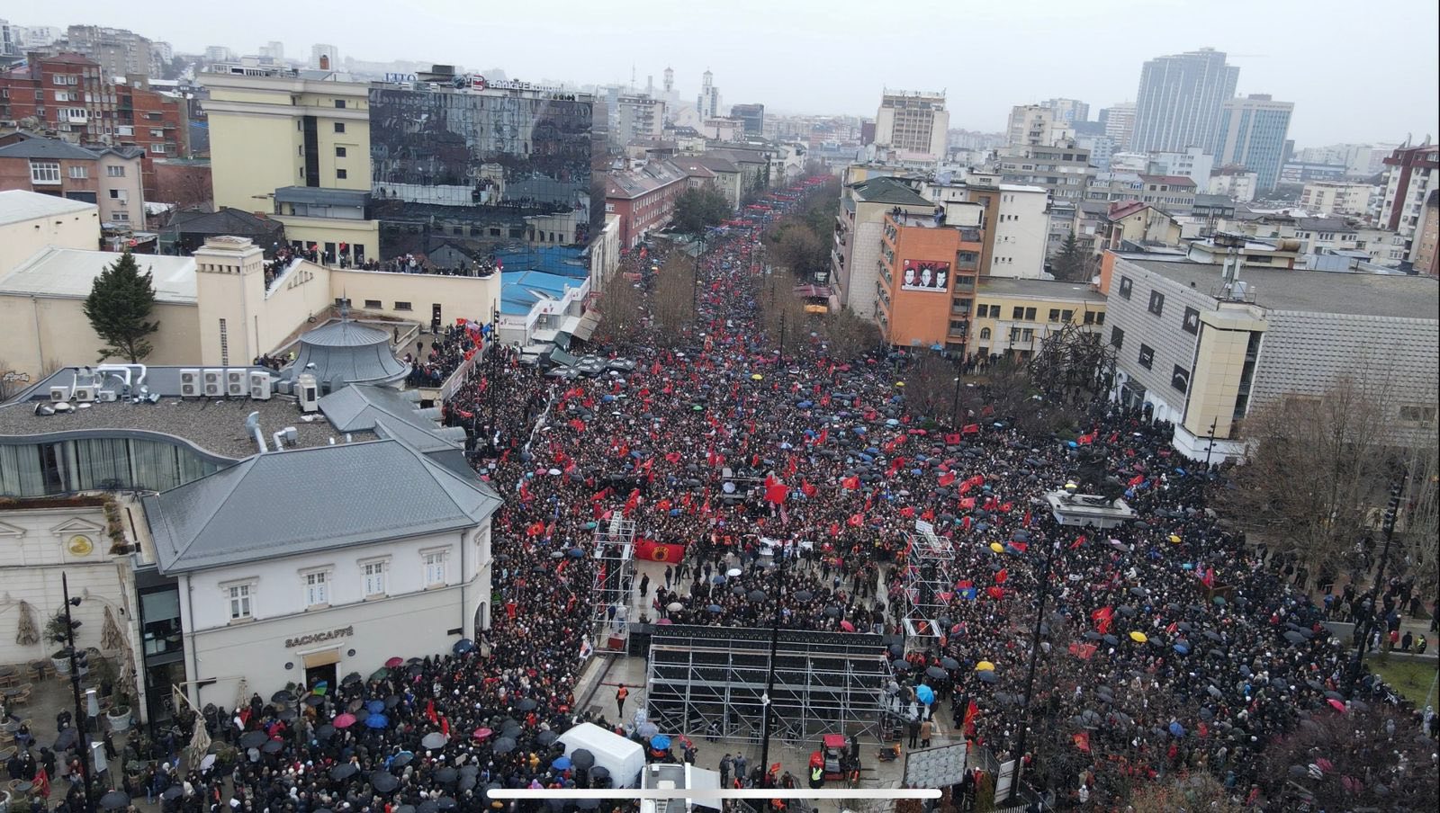 Kosovo : Mobilisation à Pristina pour les anciens dirigeants de l’UÇK jugés à La Haye