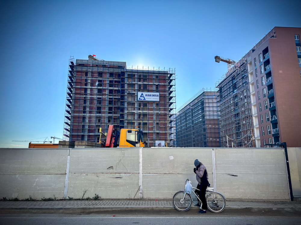 Albanie : Tirana, la ville des grands gratte-ciel vides