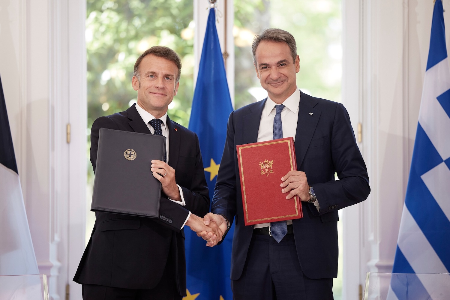 Grèce : Macron et Mitsotakis mettent en scène leur partenariat stratégique