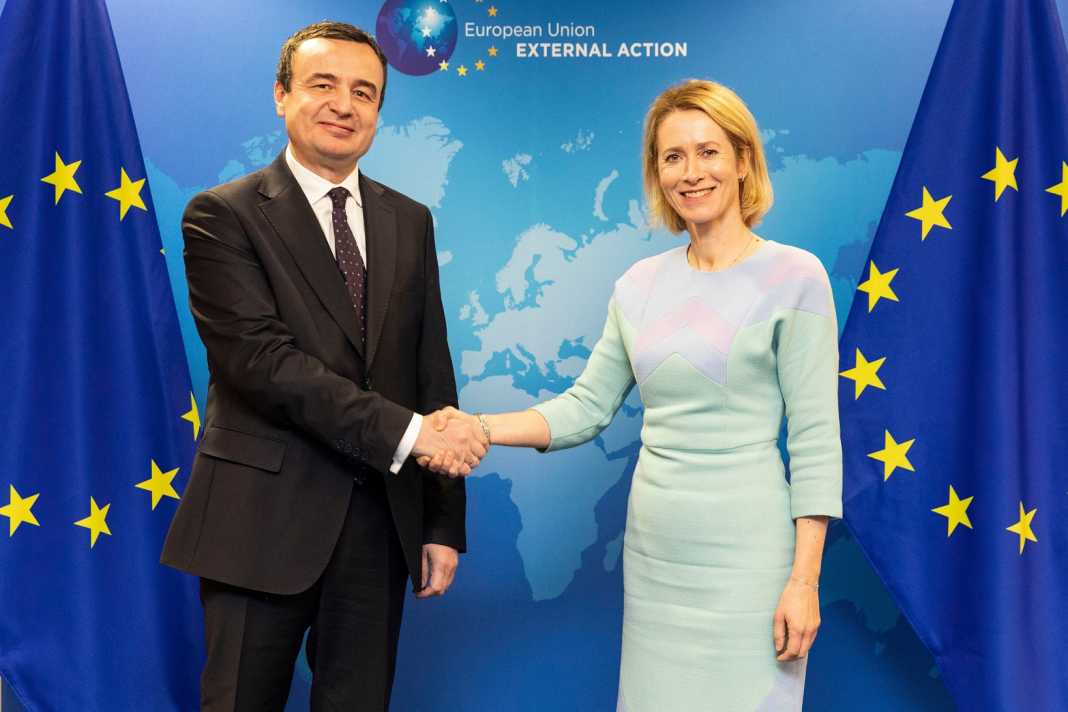 Entre États-Unis et Europe, le Kosovo face aux divisions de ses alliés