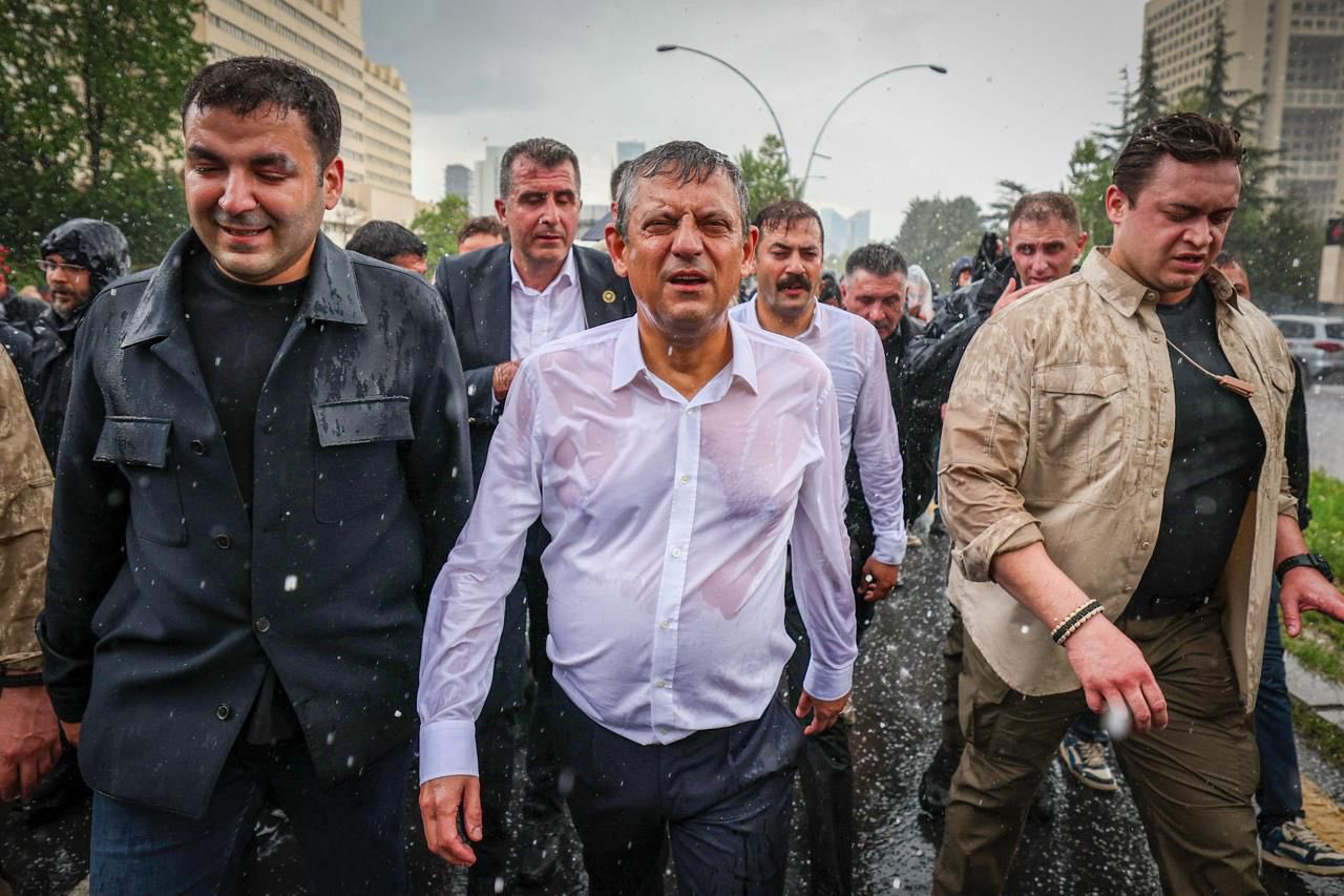 Turquie : la police intervient au siège du principal parti d’opposition
