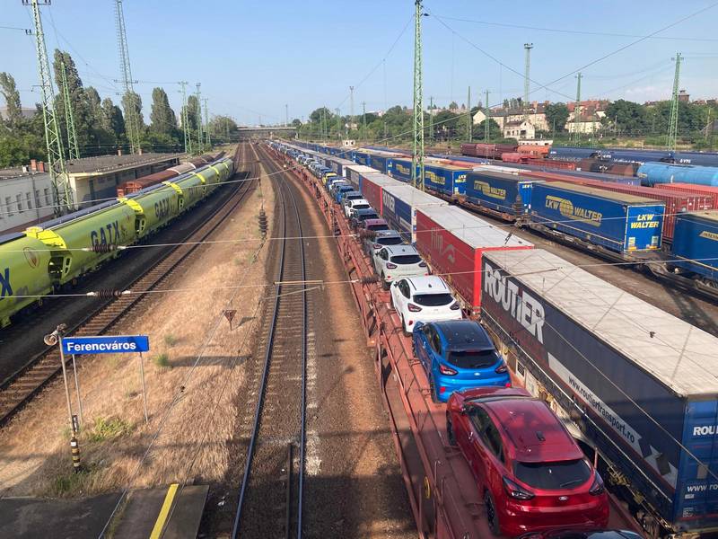 Le train Belgrade-Budapest prend toujours plus de retard en gare