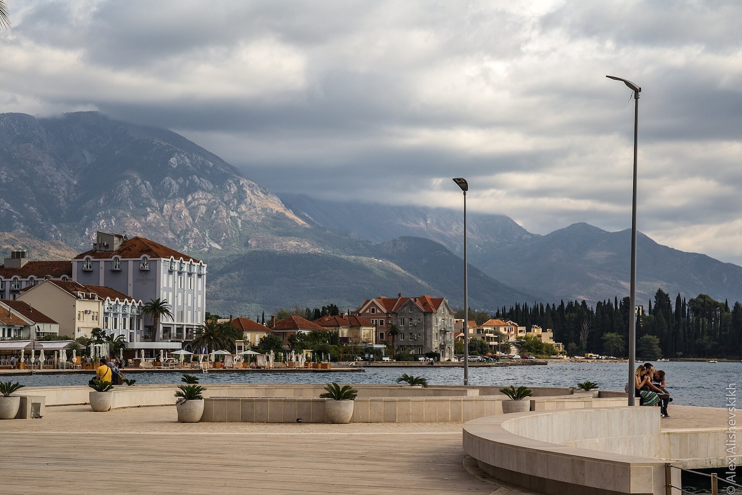 Balkans occidentaux : à Tivat, l’UE relance l’élargissement sans lever les incertitudes