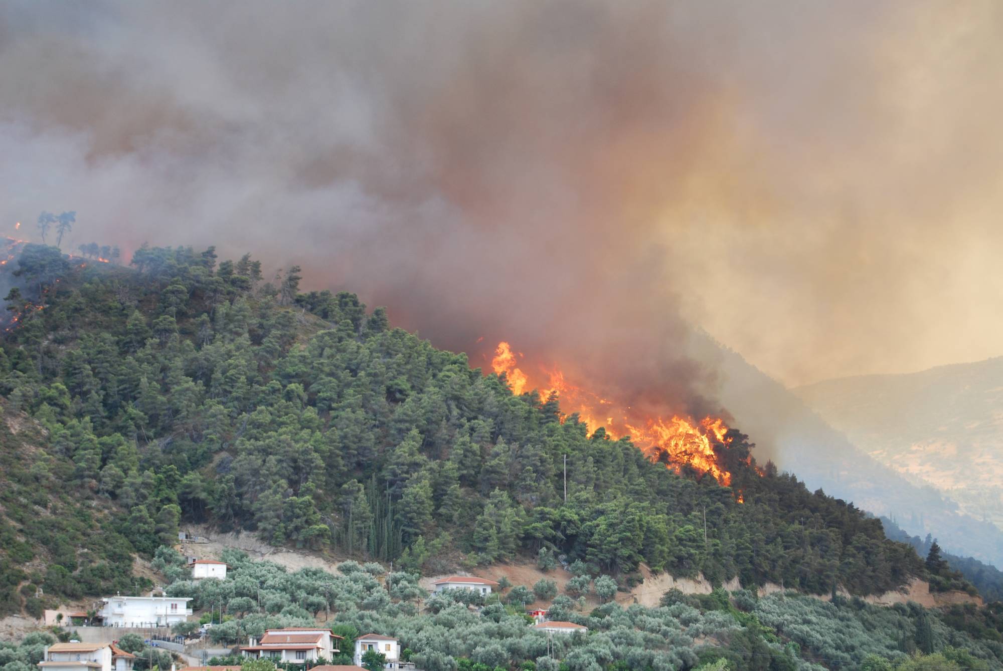 En Grèce, drones, nanosatellites et IA pour lutter contre les incendies