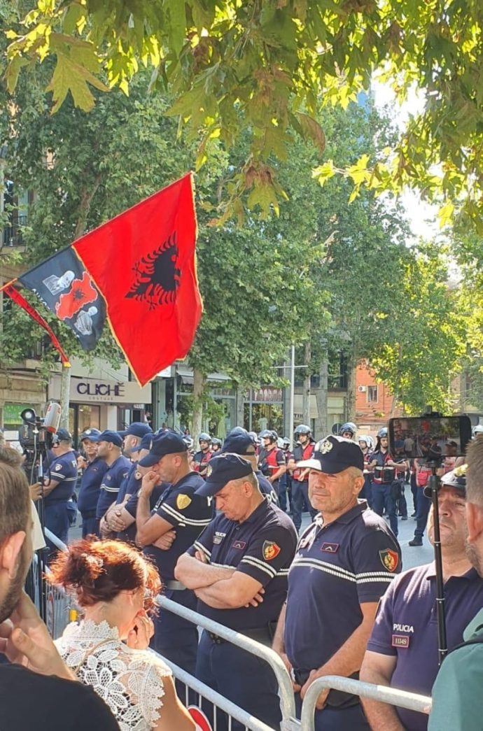 Fil info Albanie | Canons à eau et gaz lacrymogène contre les manifestants devant le Parlement