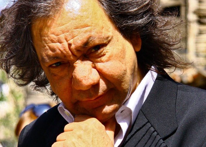 Tony Gatlif, le cinéaste qui célébrait les cultures roms, est décédé