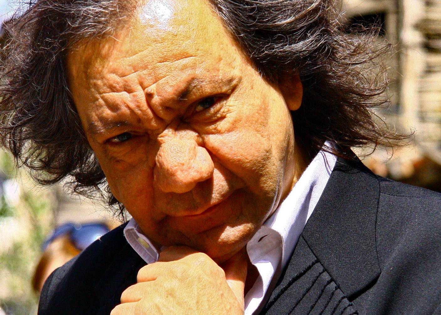 Tony Gatlif, le cinéaste qui célébrait les cultures roms, est décédé