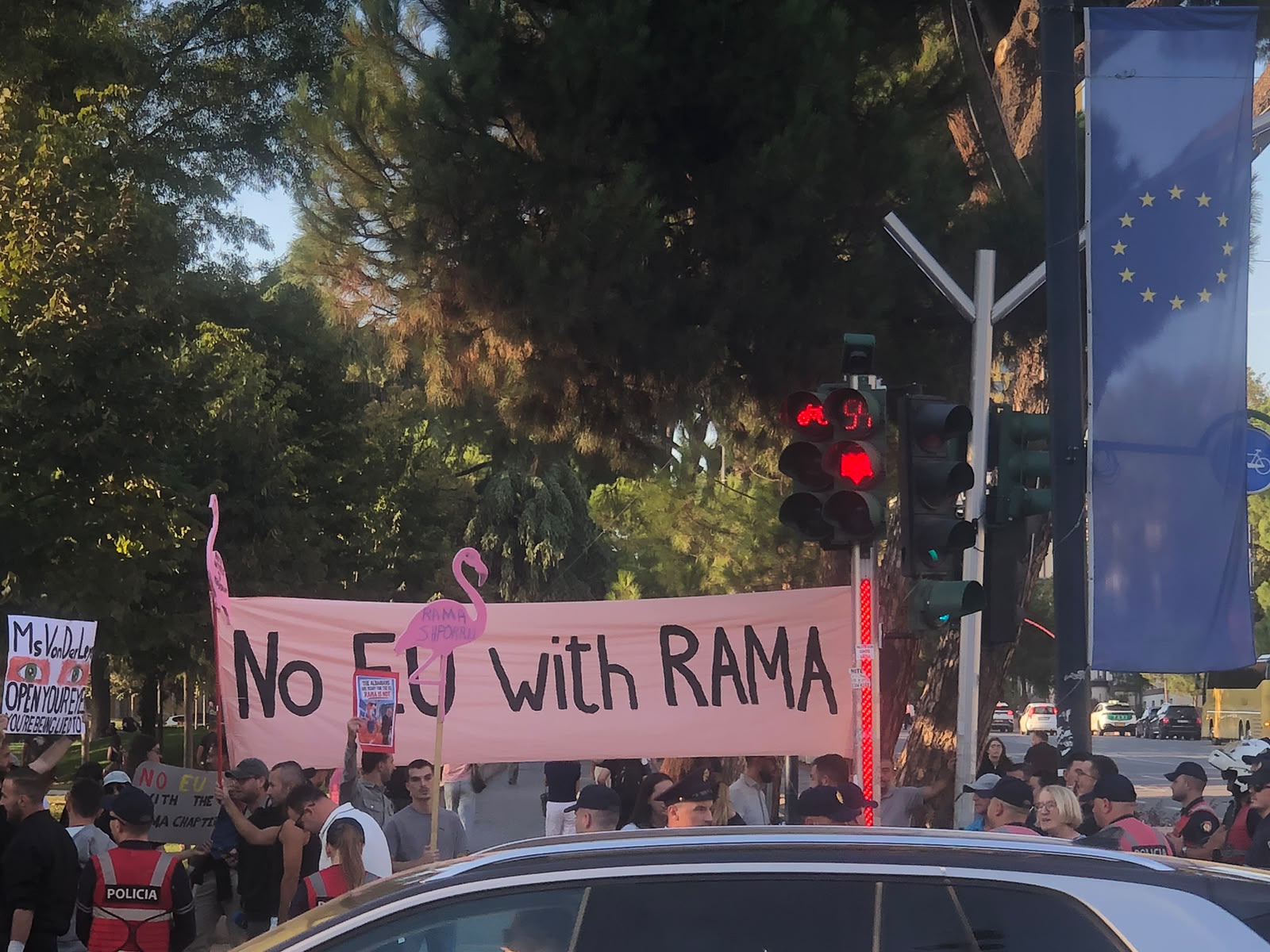 Fil info Albanie | « Non à l’UE avec Edi Rama » : manifestation devant la Présidence du Conseil des ministres