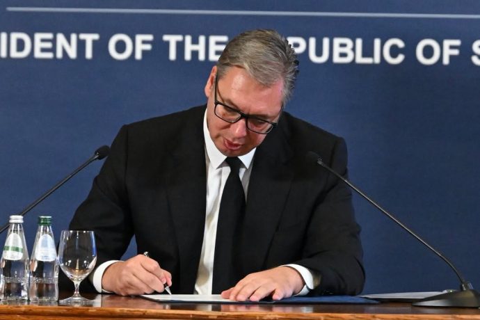 En Serbie, les bonnes grâces de Vučić suscitent la colère des opposants et des étudiants