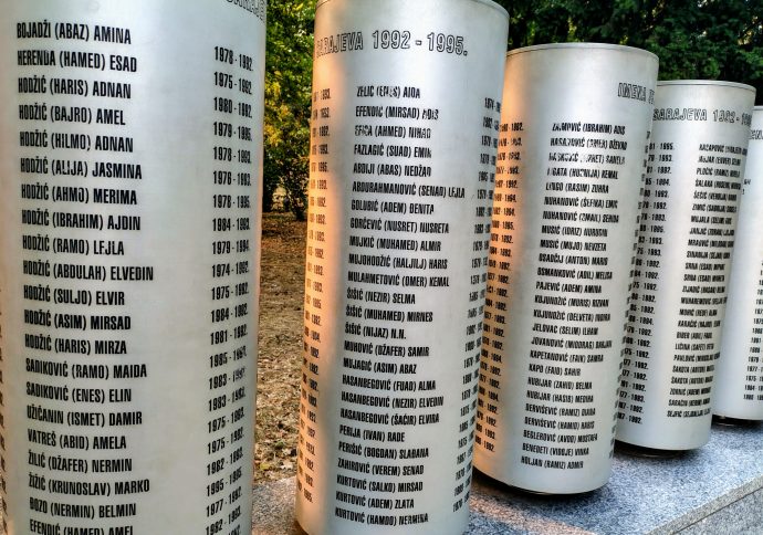Grand format | Mort de Mladić : « Du sel sur les plaies »
