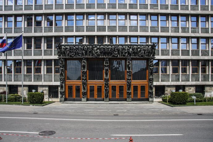 Slovénie : un quadruple référendum qui ravive  les fractures politiques