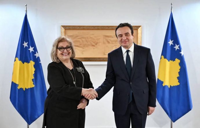 Le Kosovo élit une présidente, l’économiste Justina Shiroka-Pula, après plusieurs jours de tension provoquée par la loi sur les Chambres spécialisées